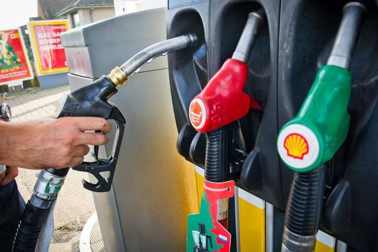 Carburants: en raison des tensions en mer Rouge, les prix à la pompe devraient bientôt augmenter